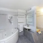 Welcoming In With Pool Διαμέρισμα