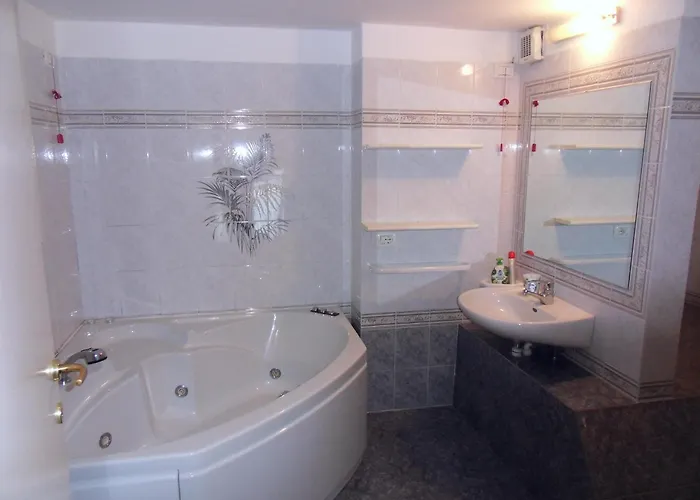 Welcoming In With Pool Apartmán